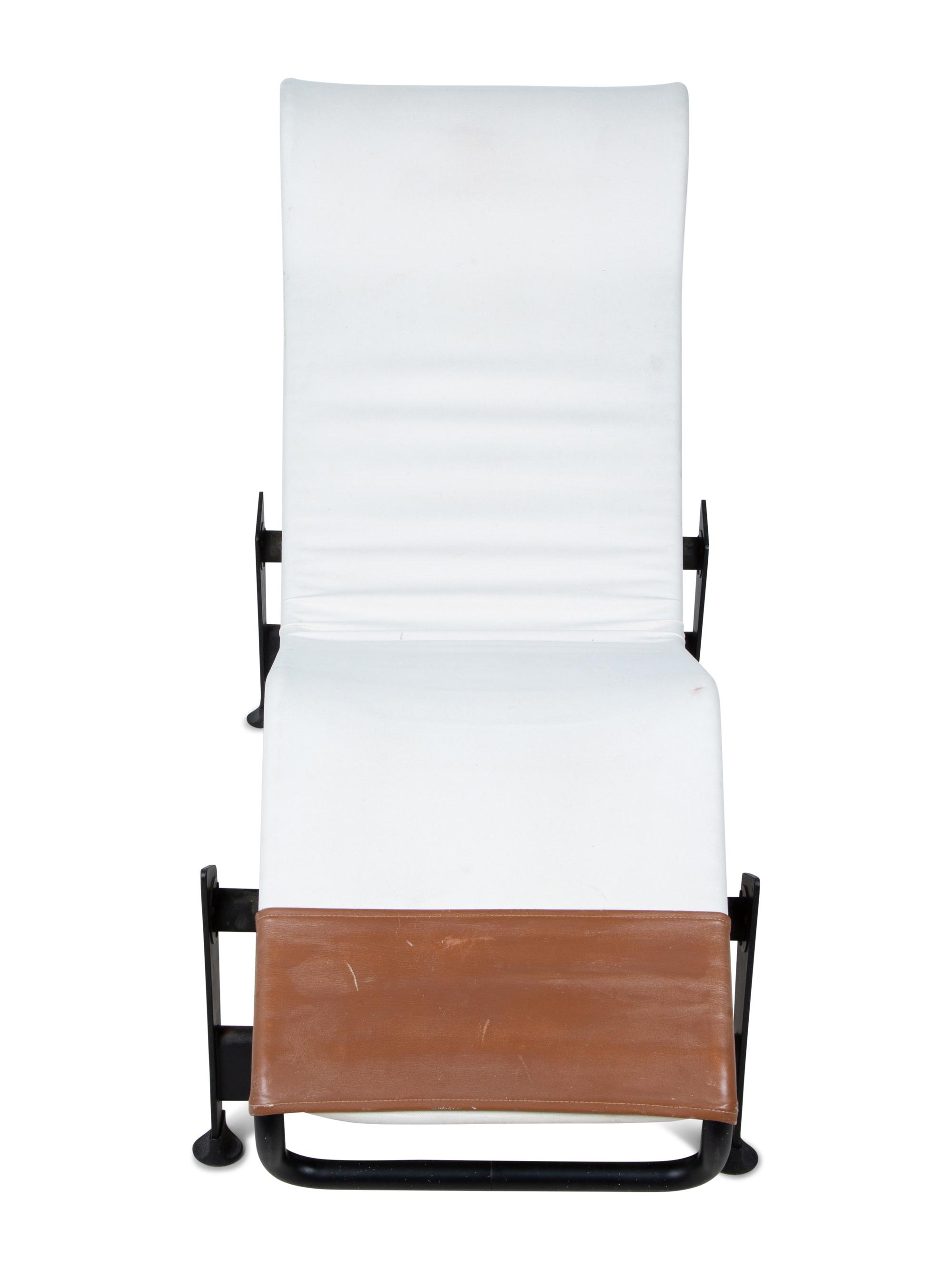A Le Corbusier Style LC4 Chaise Lounge — 20TH CENTURY