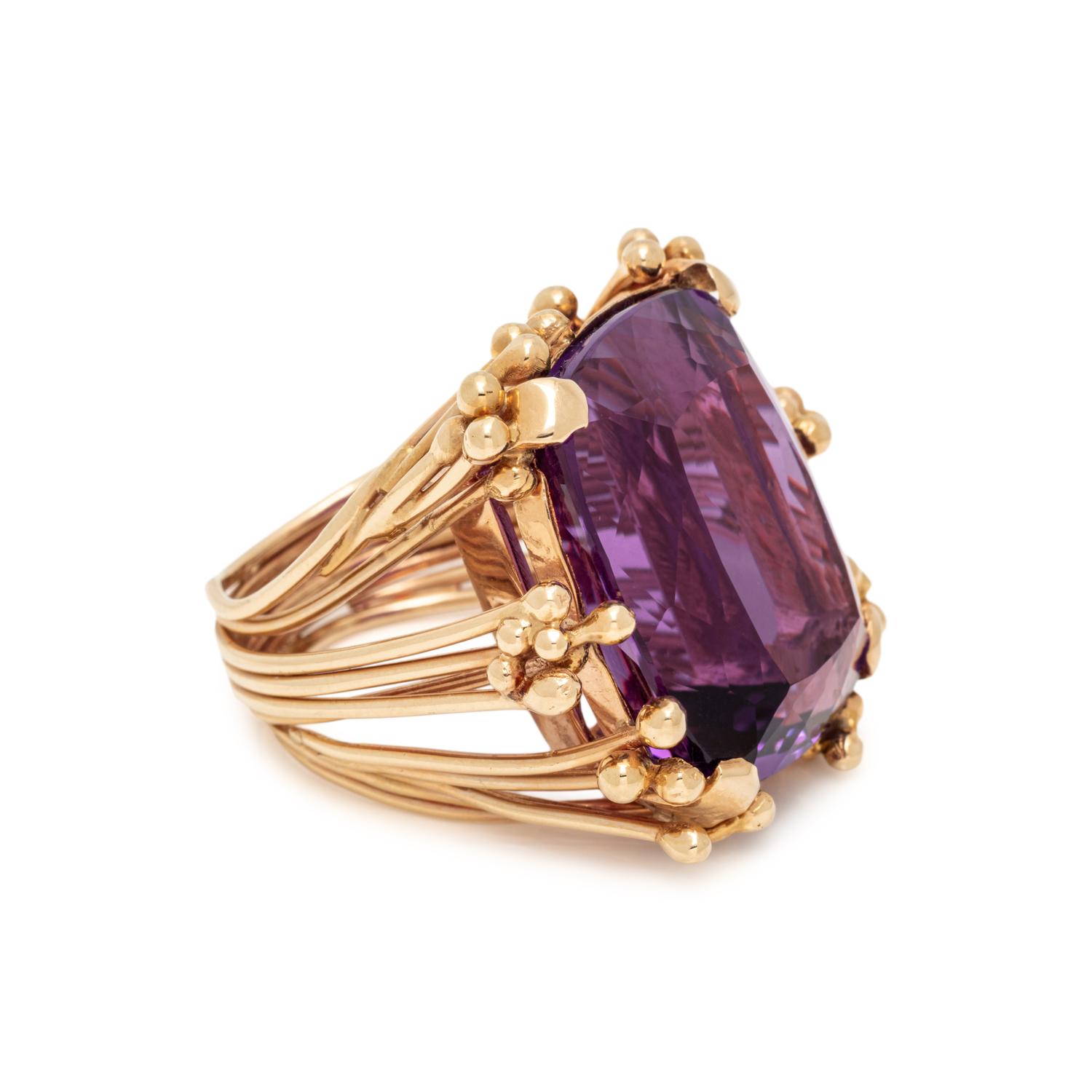 YELLOW GOLD AND AMETHYST RING