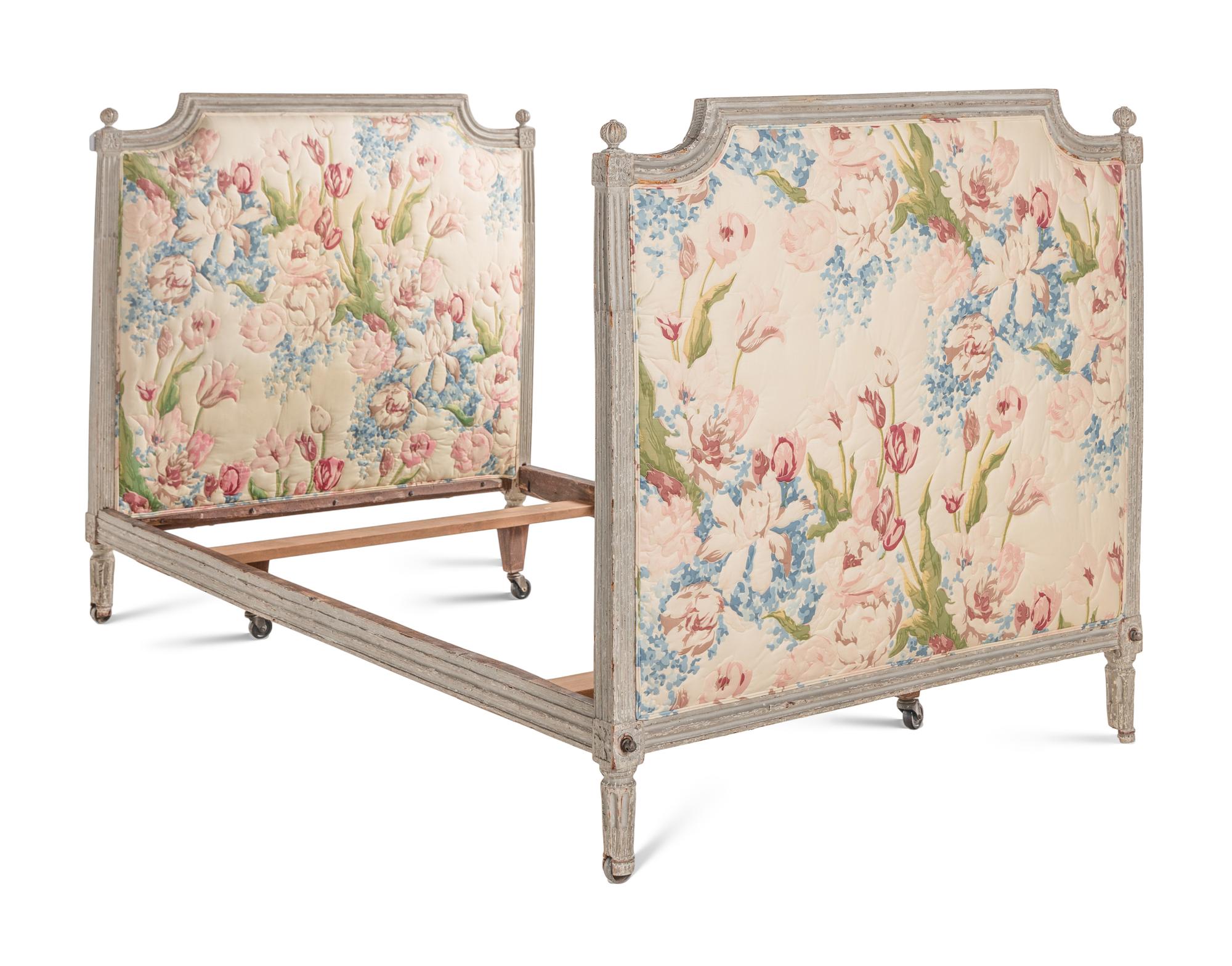 A Louis XVI Gray-Painted Daybed