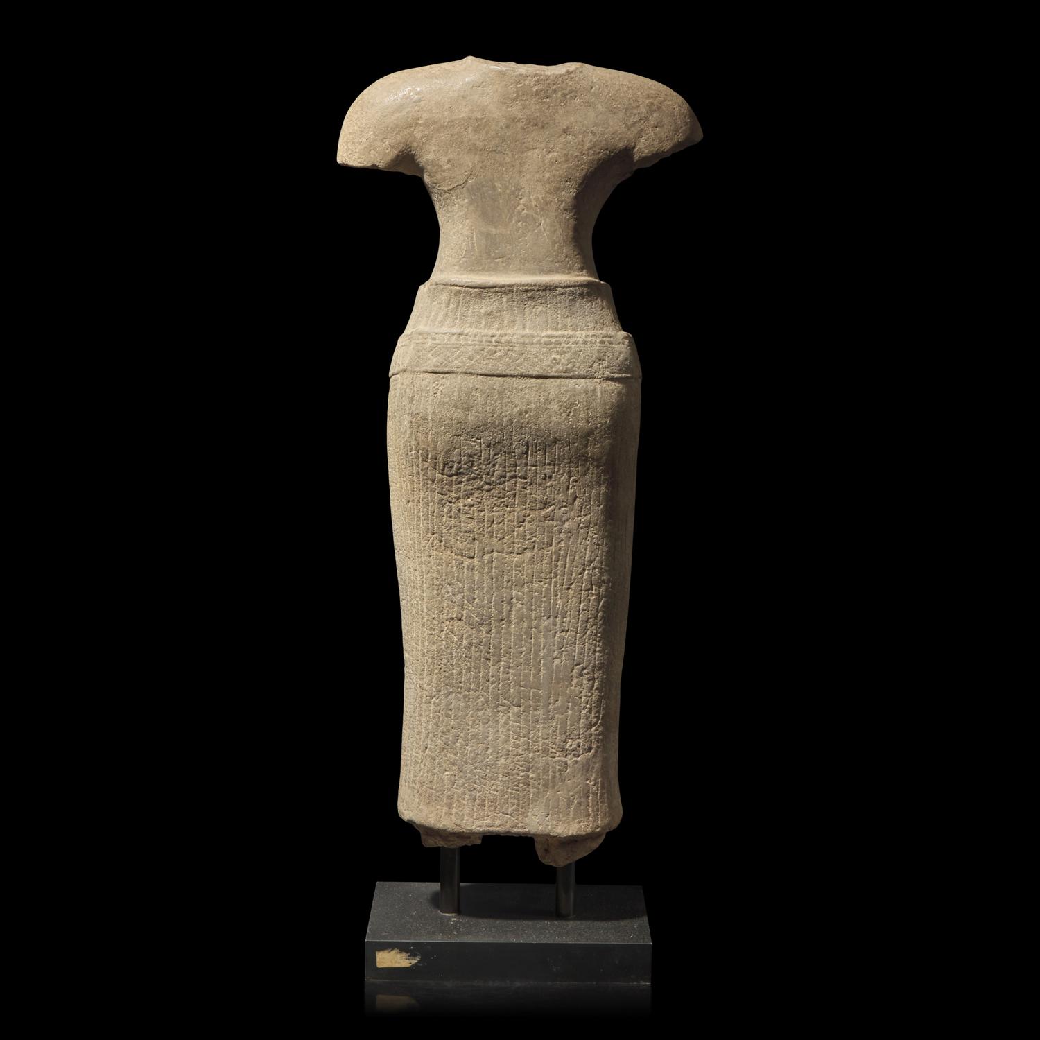 A Khmer Stone Torso of Uma, Baphuon Period — 十-十一世紀 柬埔寨吳哥巴普昂寺風格女神像