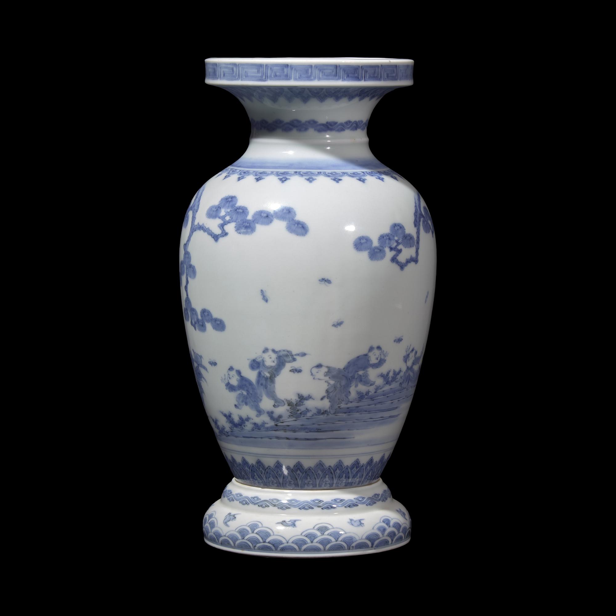 A Japanese Hirado 'Boys and Butterflies' Porcelain Vase, Meiji Period 日本明治時代 平戶燒青花松下童子圖賞瓶