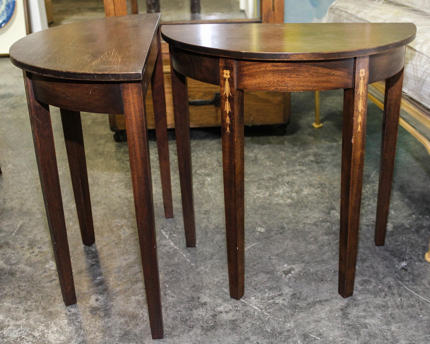 A Pair of Sheraton Style Mahogany Side Tables — 20TH CENTURY