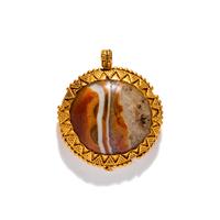 A Roman Gold and Agate Pendant