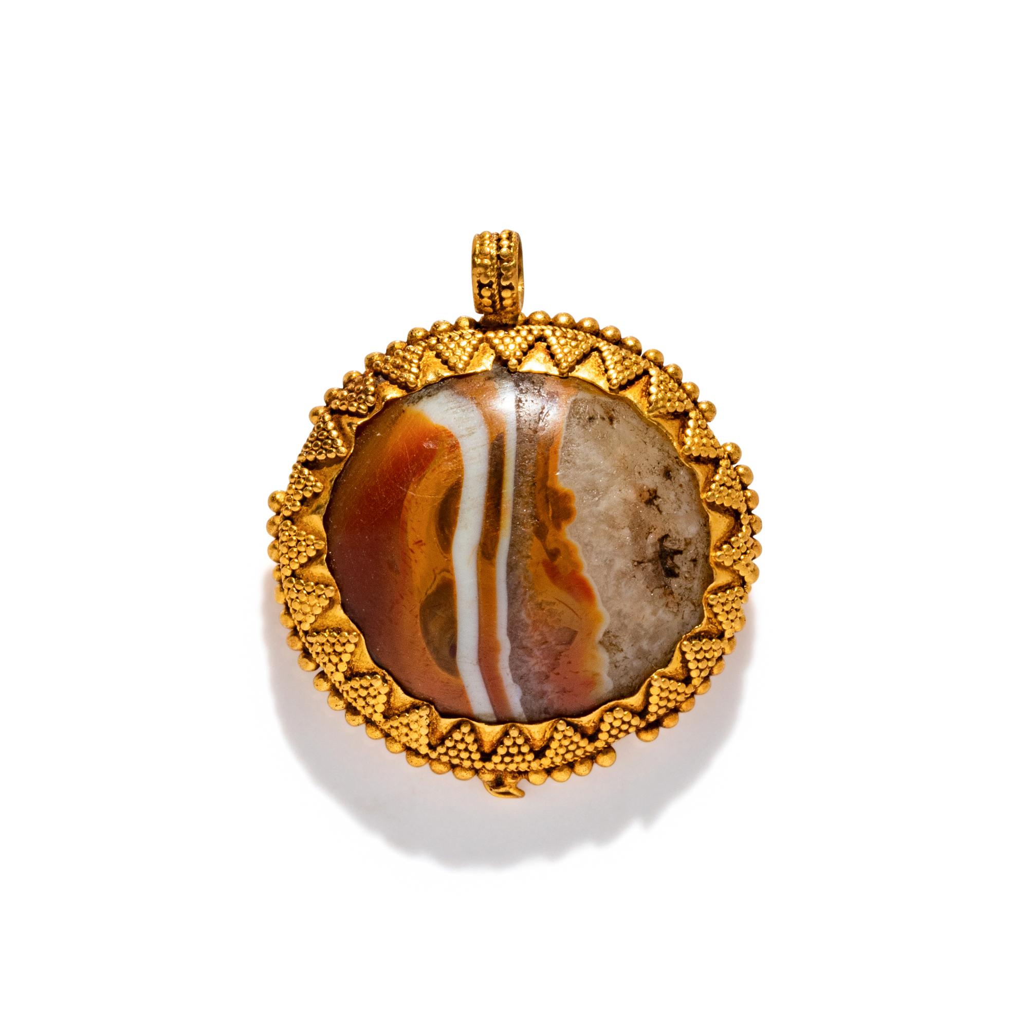 A Roman Gold and Agate Pendant