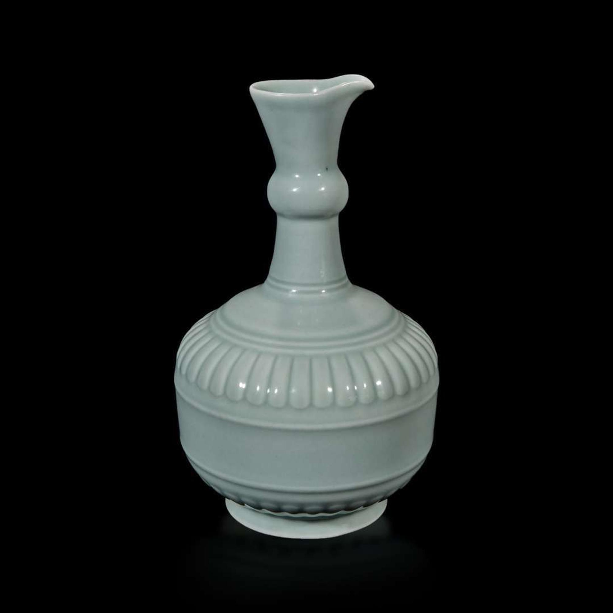 A Chinese "claire de lune" or pale celadon-glazed pouring vessel, Huajiao 粉青釉花浇