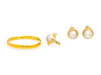 A Collection of Yellow Gold Jewelry,