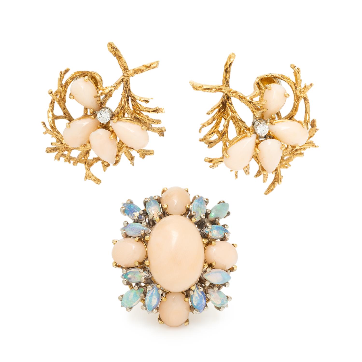 CORAL AND YELLOW GOLD RING AND EARRINGS