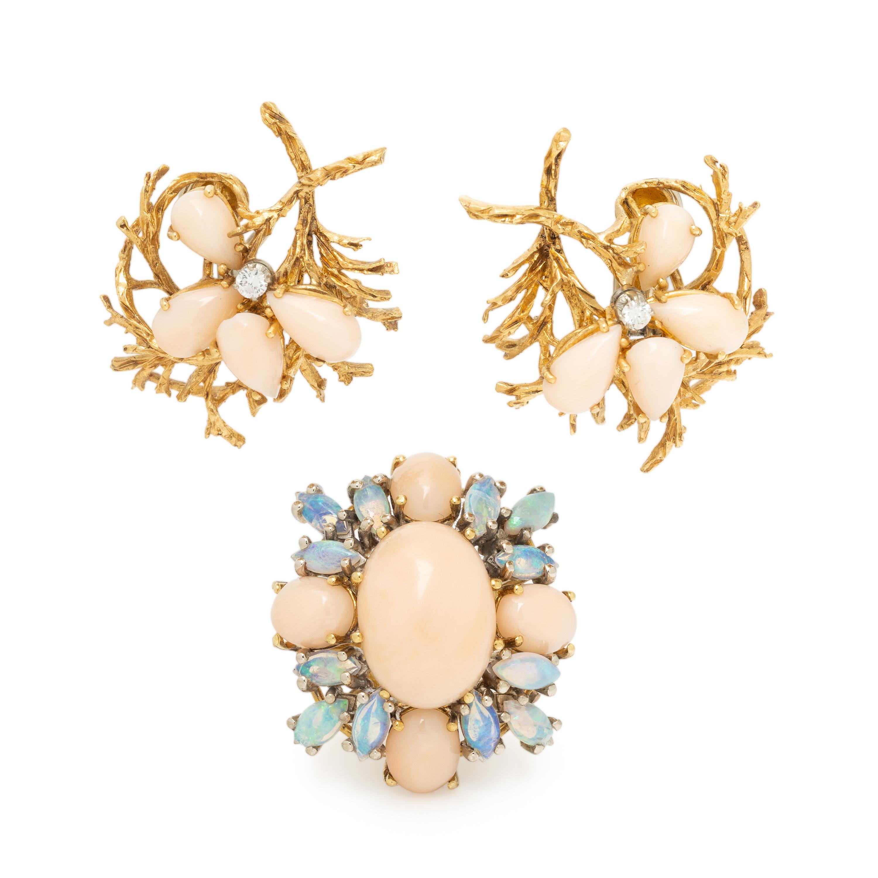 CORAL AND YELLOW GOLD RING AND EARRINGS