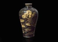 A gilt-incised black monochrome "Landscape" vase, meiping, incised four-character Chuxiu Gong zhi mark 黑地描金刻劃山水梅瓶 儲秀宮四字款