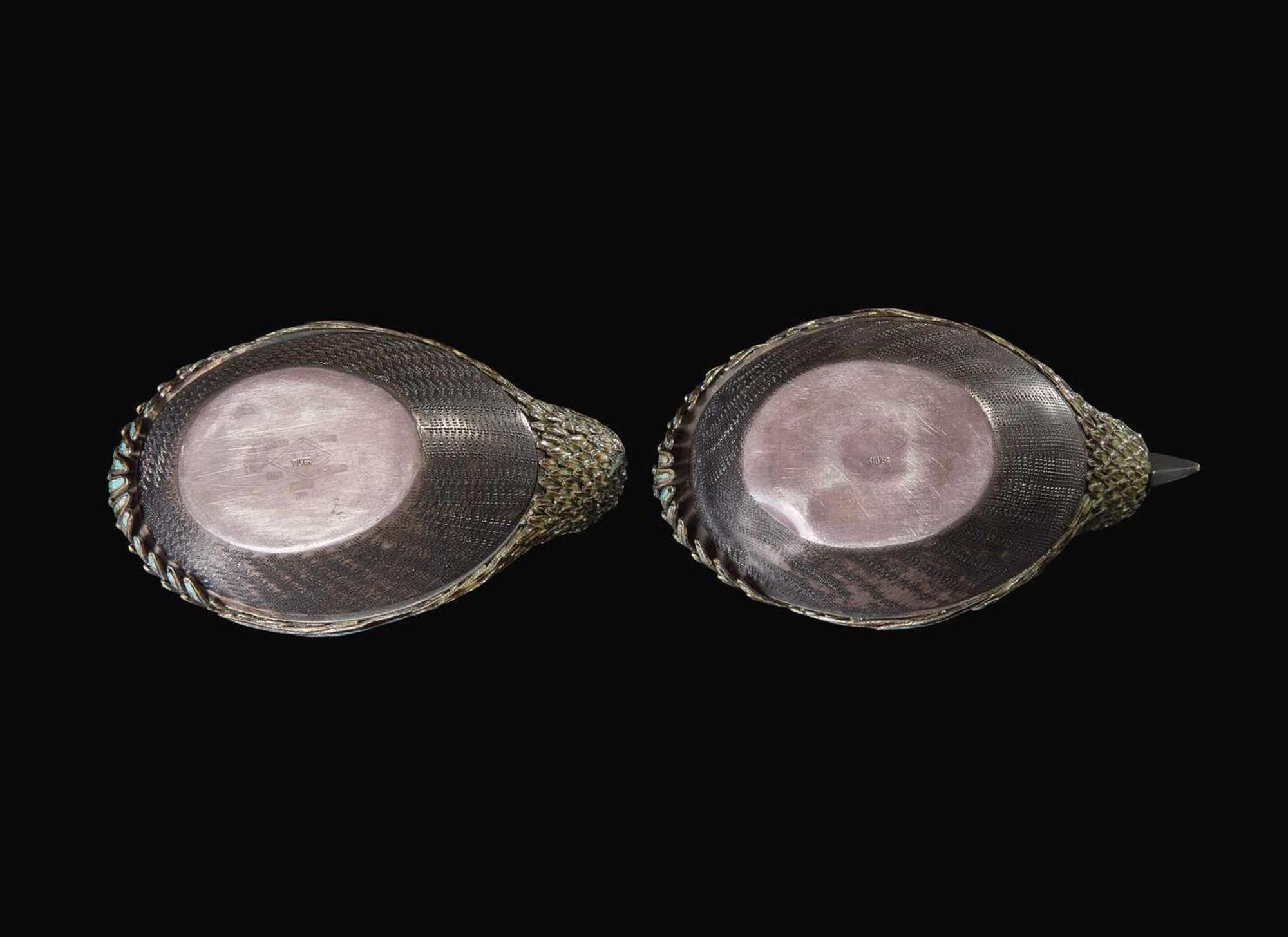 A pair of enameled silver "Quail" boxes 銀地琺瑯鵪鶉盒一對
