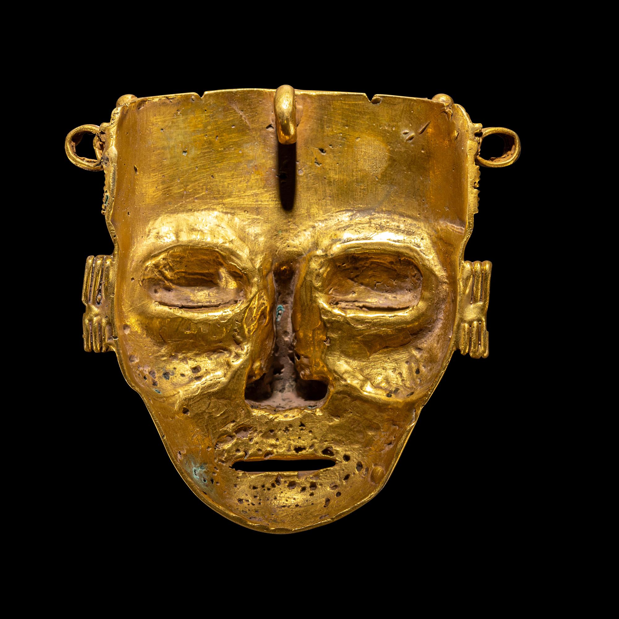 A Quimbaya-Style Gold Maskette Pendant