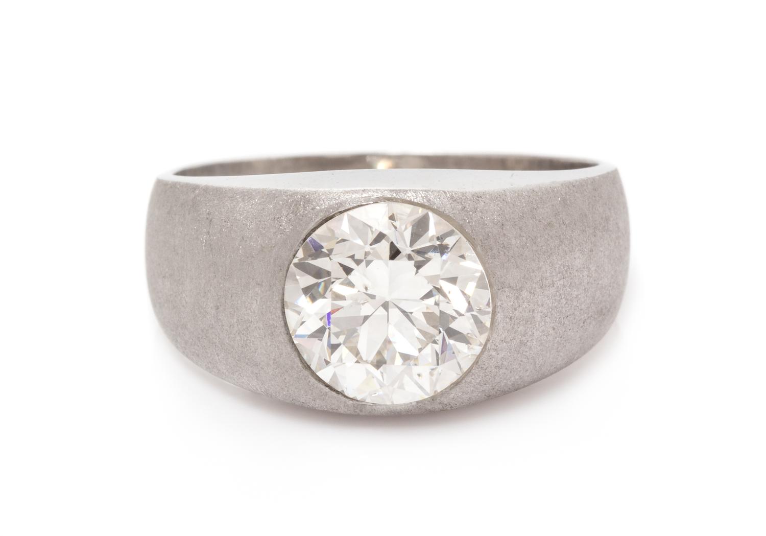 A Platinum and Diamond Ring, 8.55 dwts.