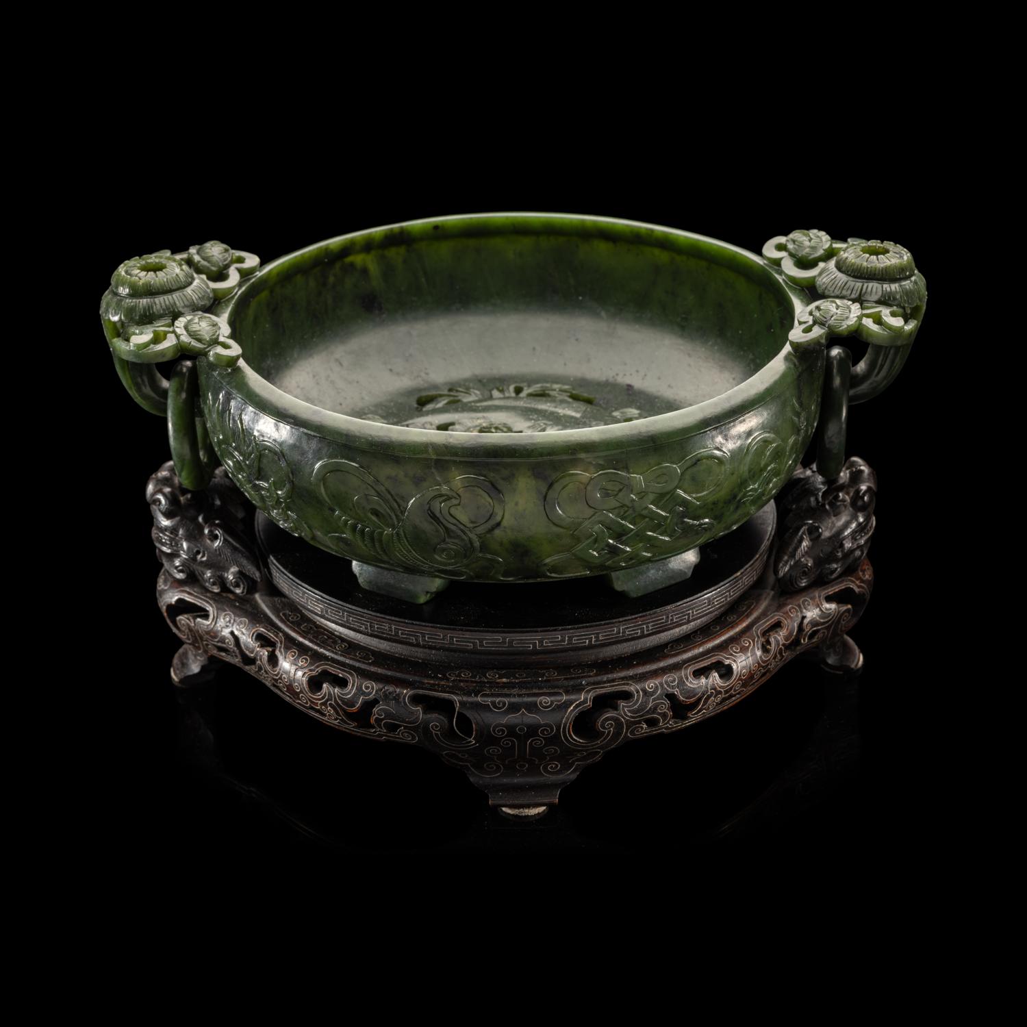 A Chinese Carved Spinach Jade Marriage Bowl, Late Qing/Republic Period 晚清/民國 碧玉雙魚活環洗