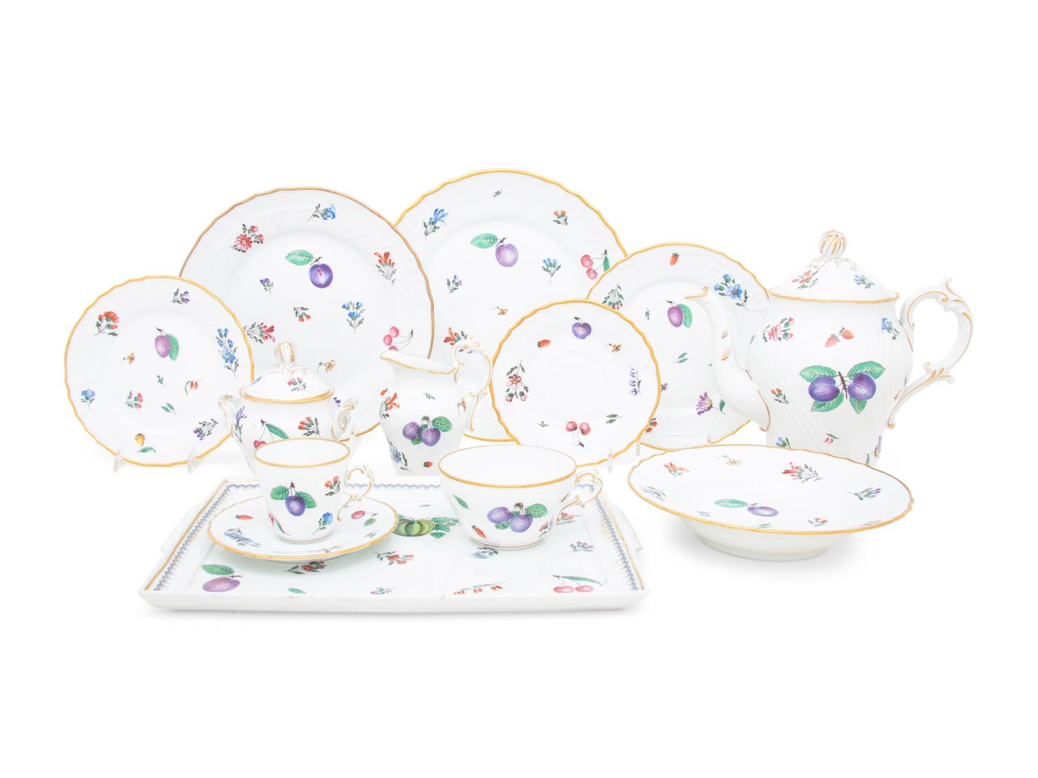 A Richard Ginori Porcelain Dinner Service