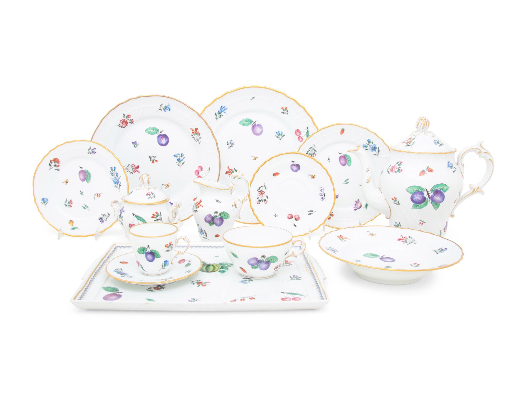 A Richard Ginori Porcelain Dinner Service