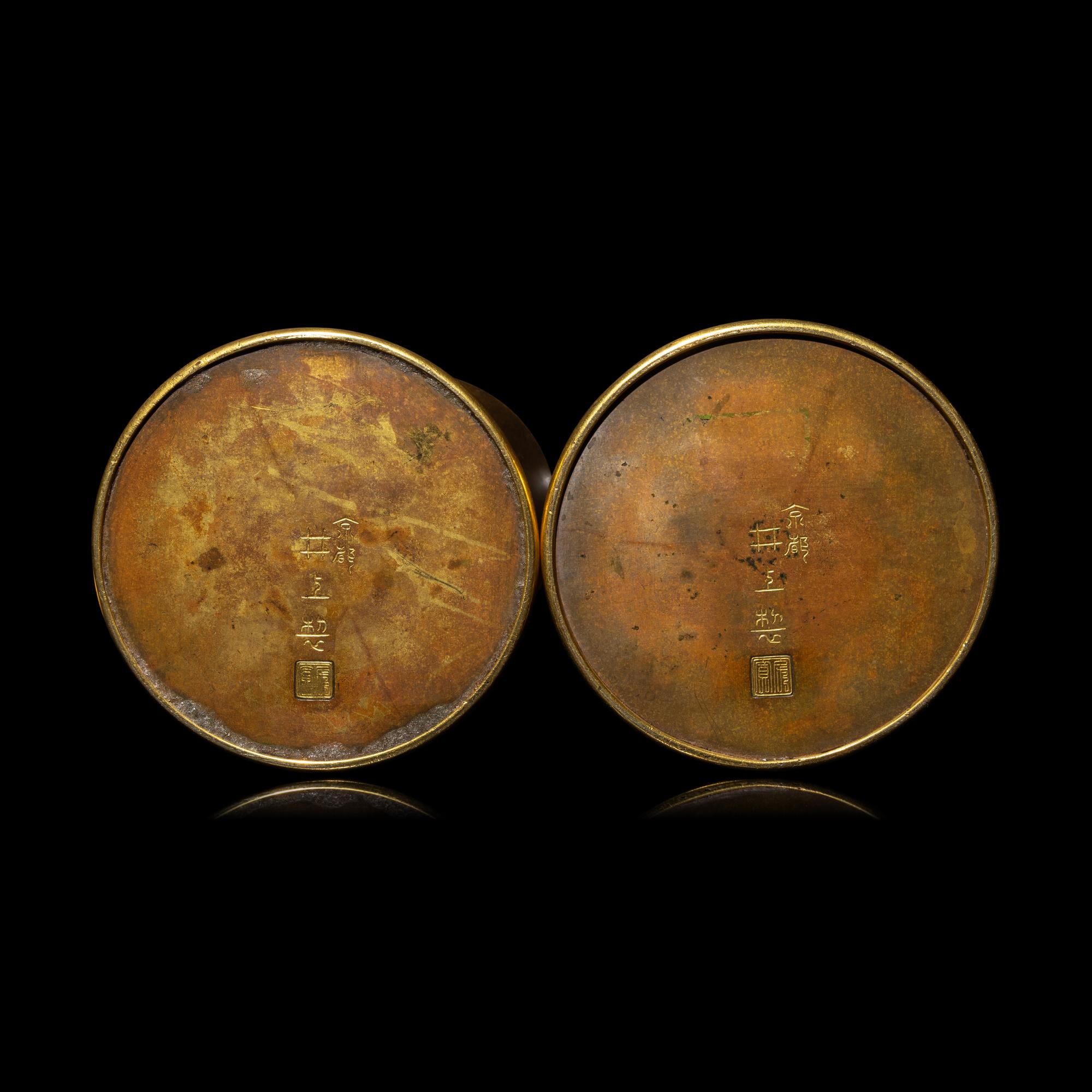 A Pair of Japanese Parcel Gilt and Patinated Bronze Vase, Signed Kyoto Inoue sei , Meiji Period 明治時期 京都井上製花鳥紋銅瓶一對