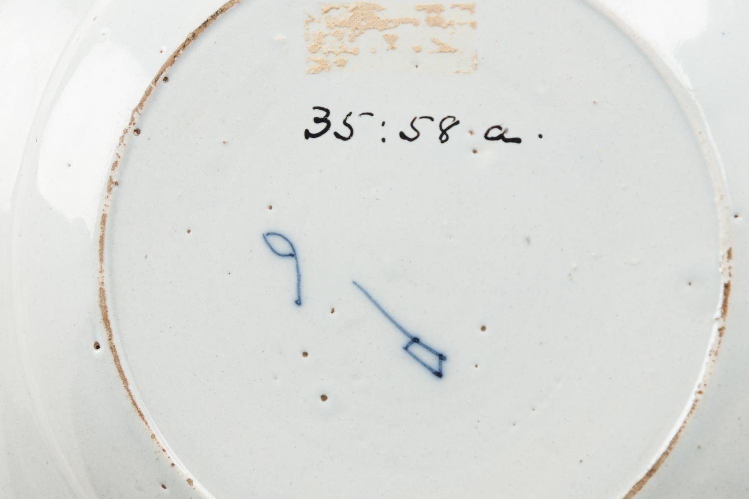 A Pair of Delft Tin-Glazed and Painted Earthenware Plates — De Porceleyne Bijl, 18TH CENTURY