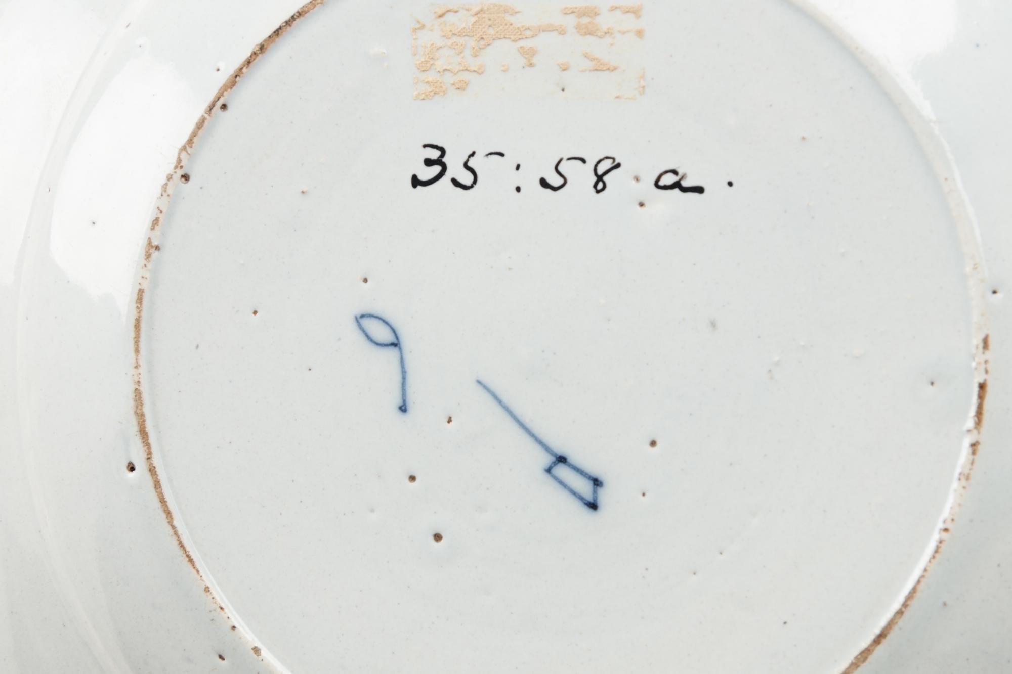 A Pair of Delft Tin-Glazed and Painted Earthenware Plates — De Porceleyne Bijl, 18TH CENTURY