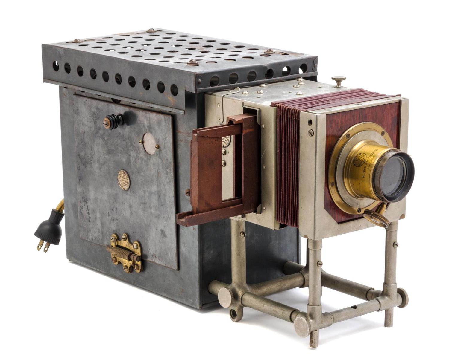 An American Early Electric-Model Stereopticon — McINTOSH STEREOPTICON CO., CHICAGO, SECOND QUARTER 20TH CENTURY