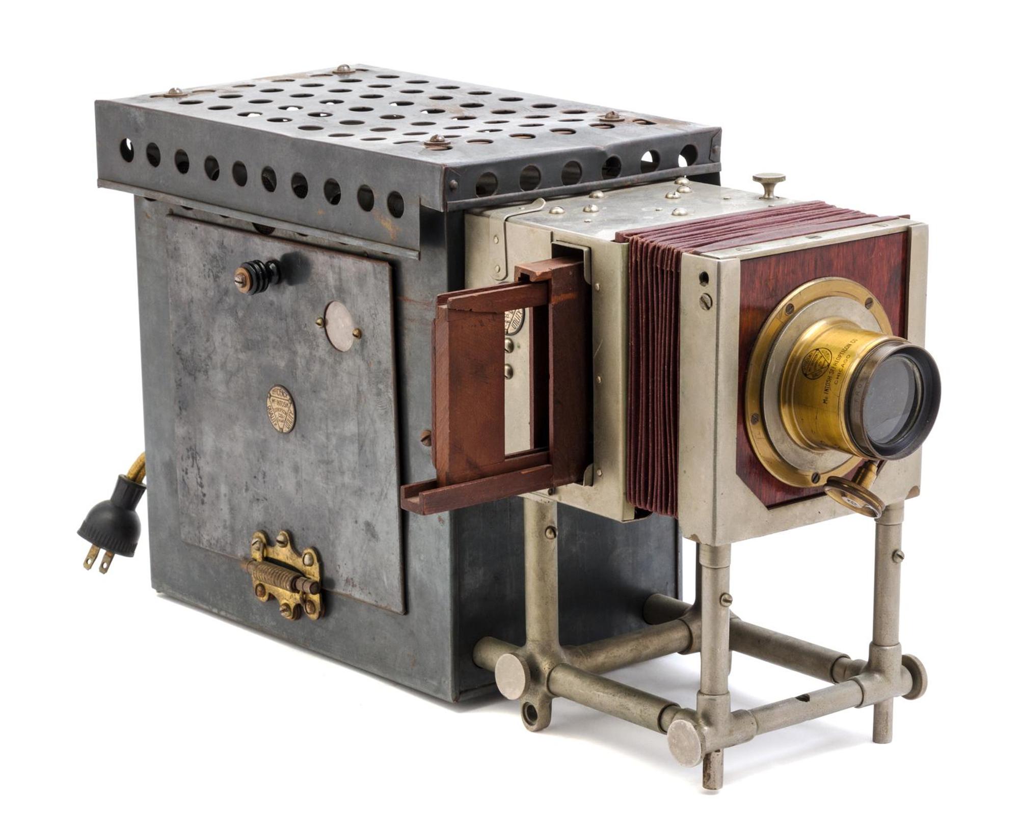 An American Early Electric-Model Stereopticon — McINTOSH STEREOPTICON CO., CHICAGO, SECOND QUARTER 20TH CENTURY