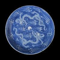 A Chinese Blue and White 'Dragons' Charger, Kangxi Period 清康熙 青花雙龍戲珠紋盤