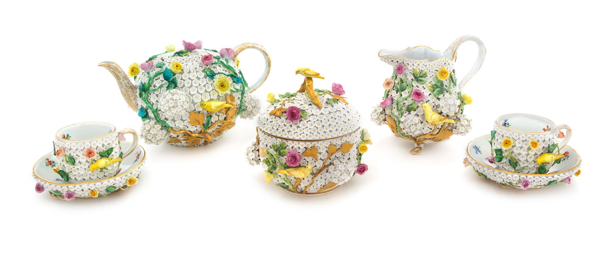 A Meissen Porcelain Schneeballen Tete-a-Tete
