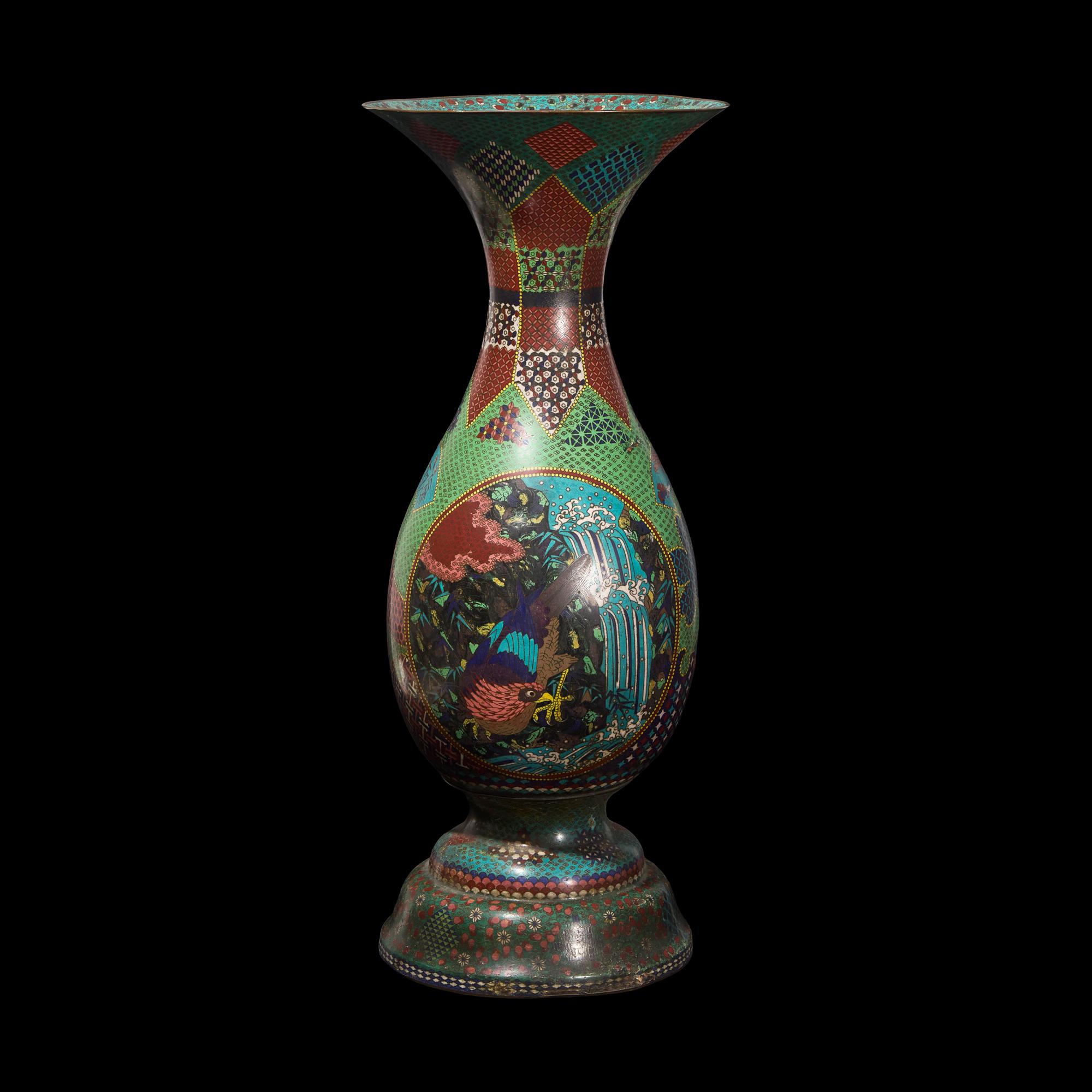 A Large Japanese Cloisonné Enamel Vase, Circa 1870 日本明治時期 七寶燒大瓶