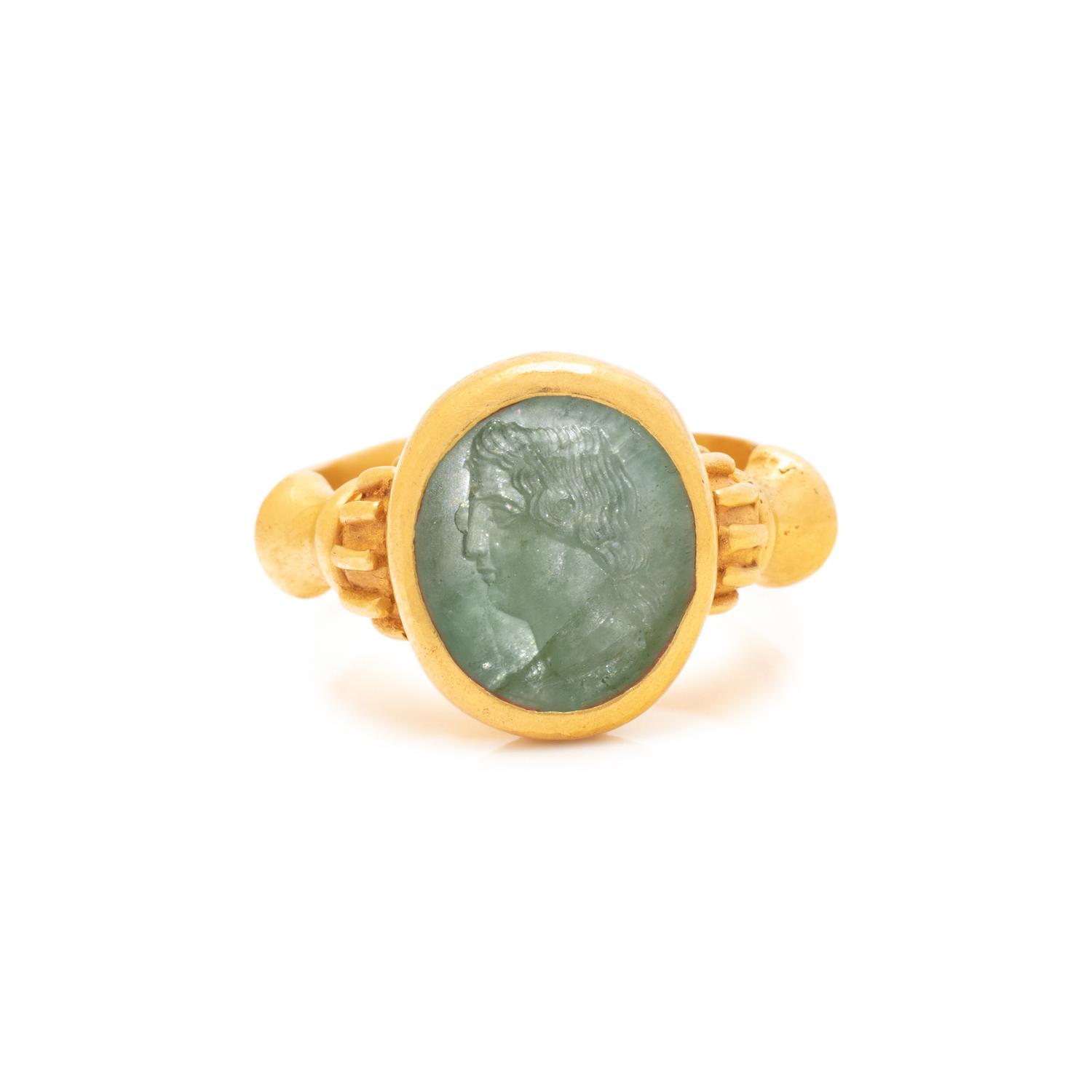 ANCIENT, HIGH KARAT YELLOW GOLD AND AQUAMARINE INTAGLIO RING