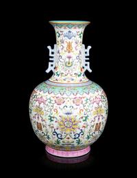 A Chinese Famille Rose Porcelain Vase