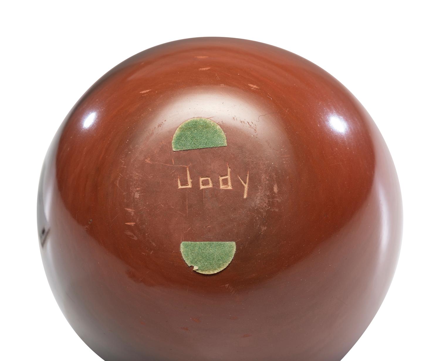 Two-toned Sgraffitoed Pottery Jar