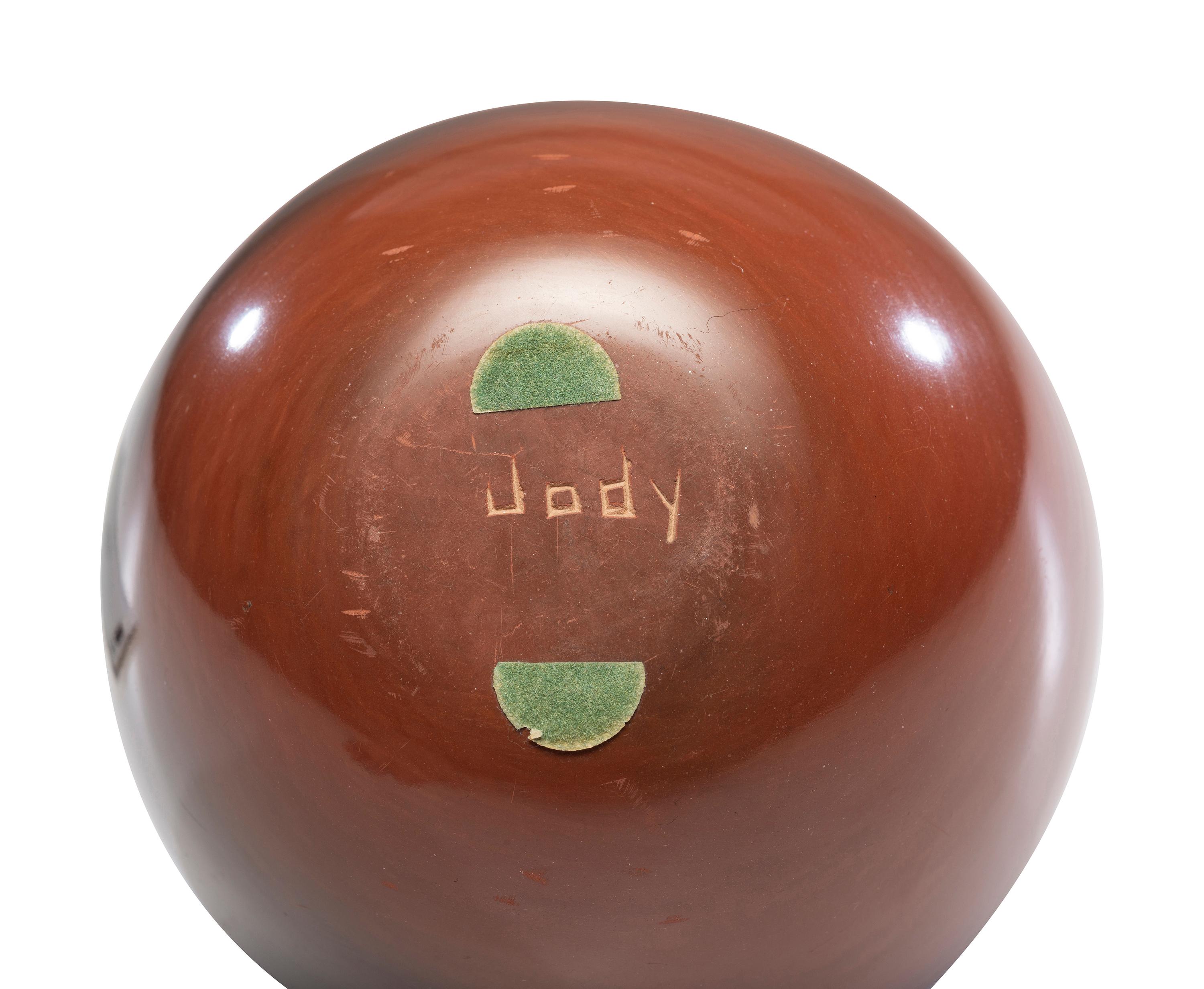 Two-toned Sgraffitoed Pottery Jar