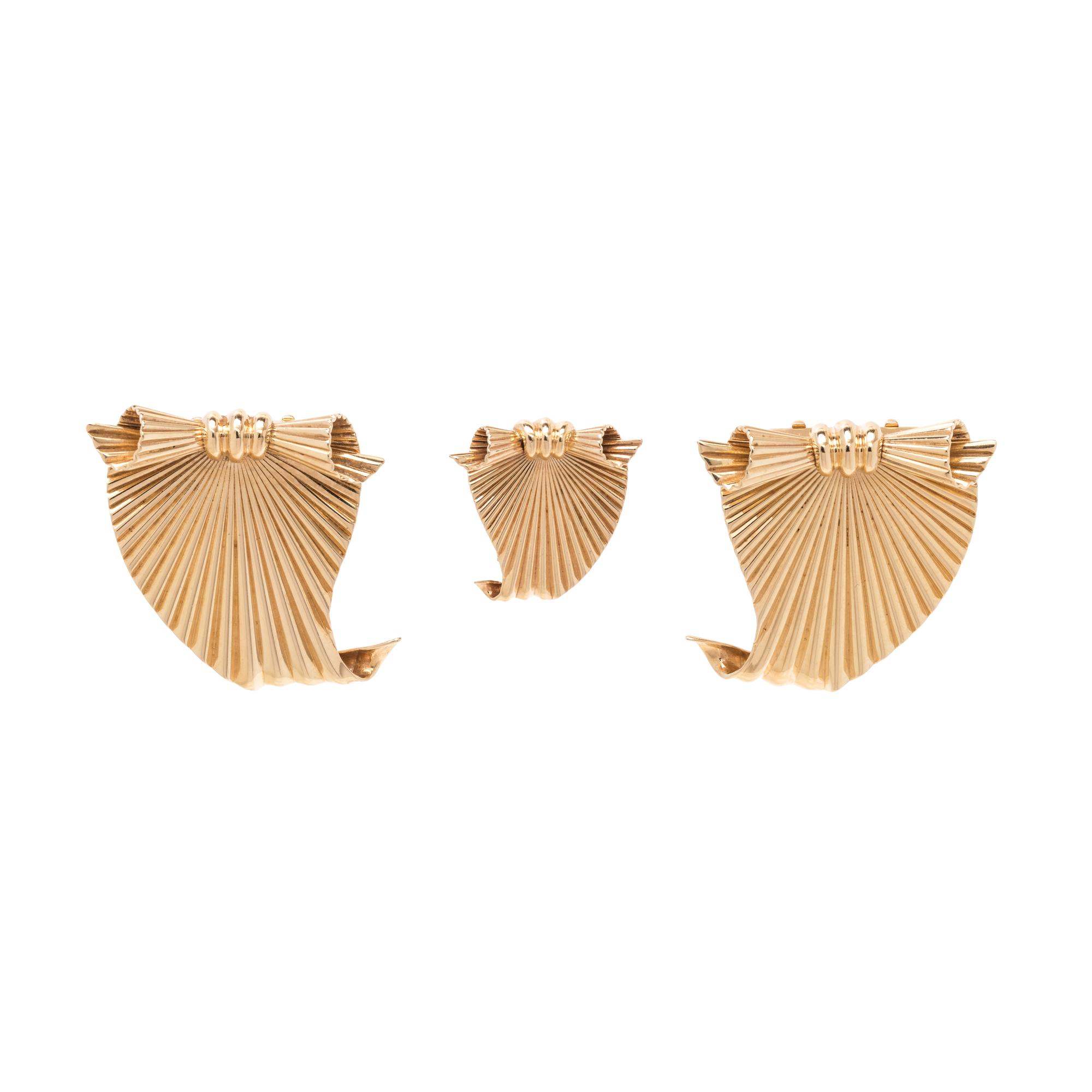 YELLOW GOLD BROOCH SET
