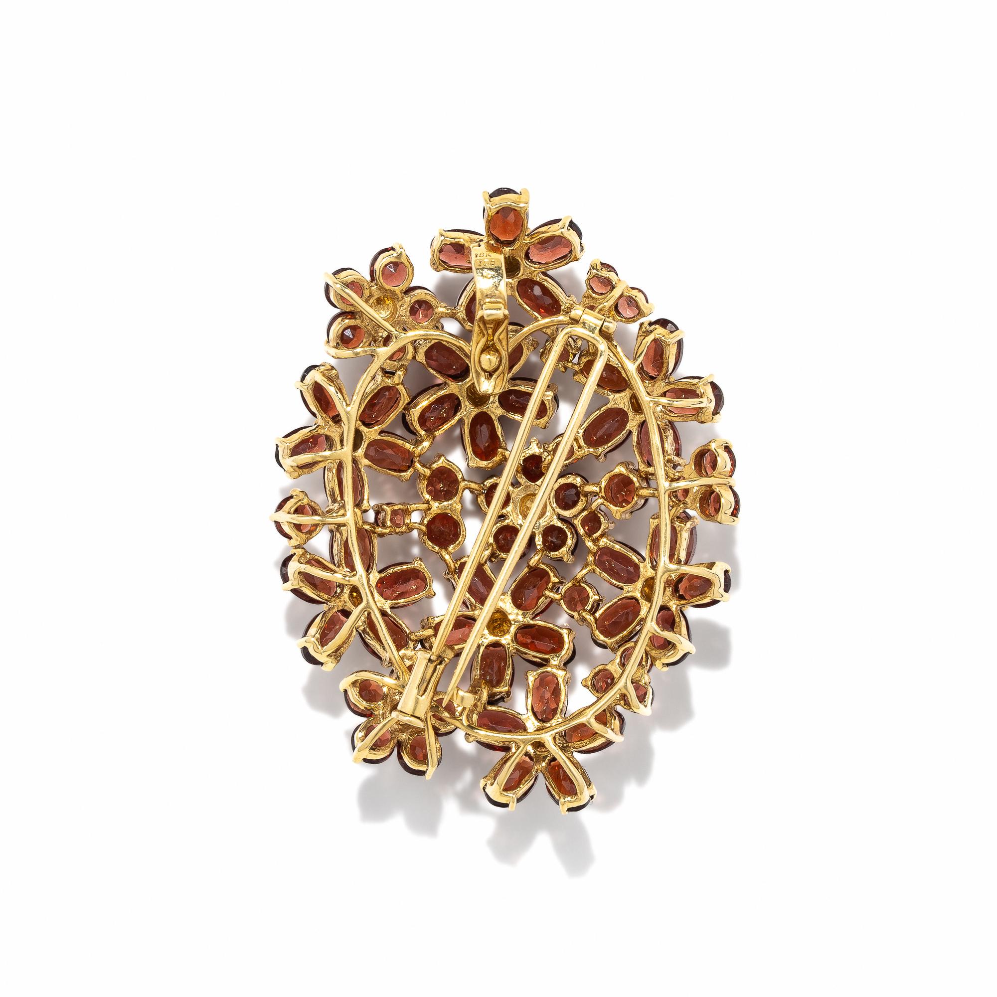 GARNET AND YELLOW GOLD FLOWER PENDANT BROOCH