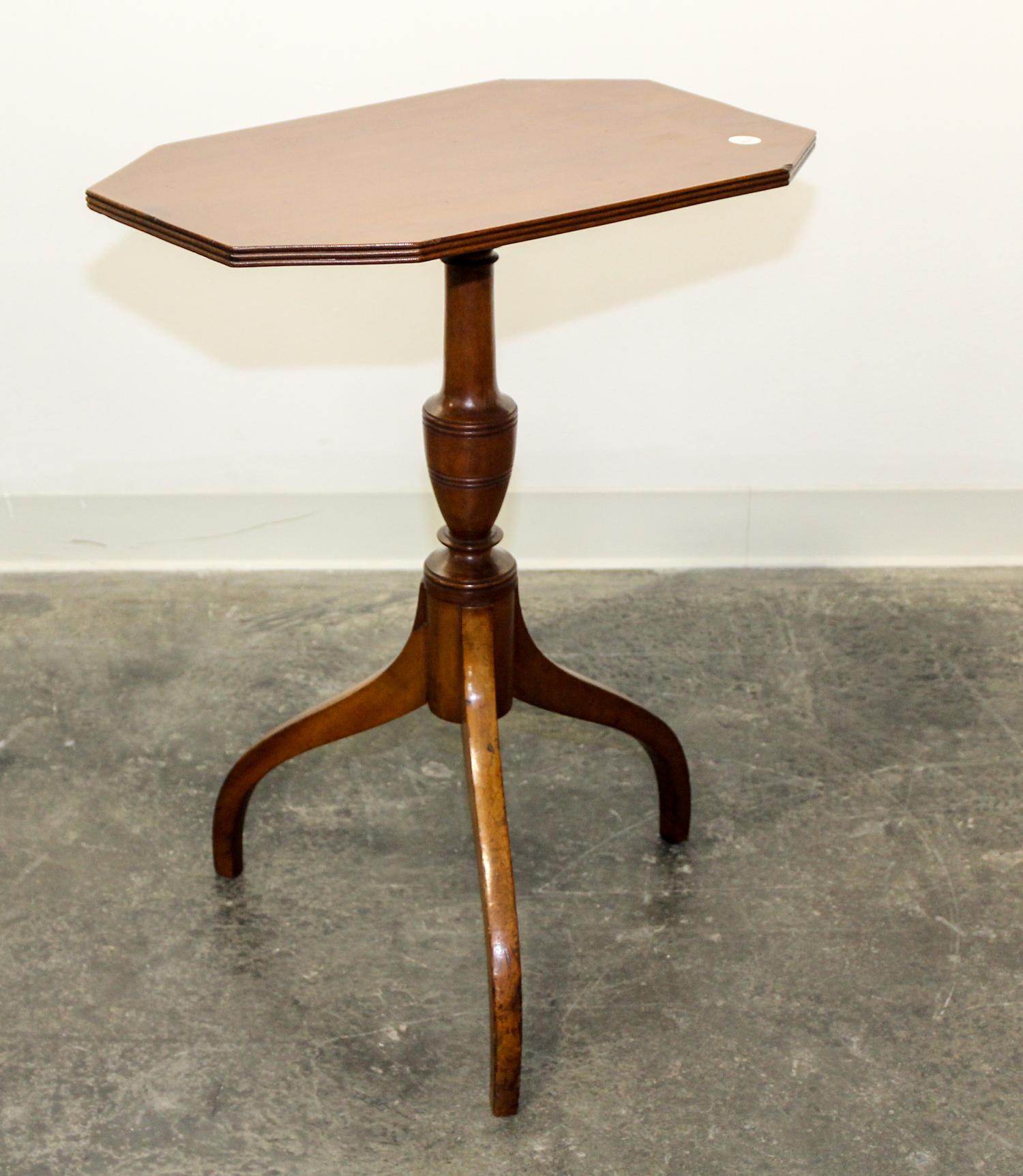An American Cherry Tea Table Height 28 1/2 x width 22 x depth 13 7/8 inches. — 19TH CENTURY