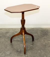 An American Cherry Tea Table Height 28 1/2 x width 22 x depth 13 7/8 inches. — 19TH CENTURY