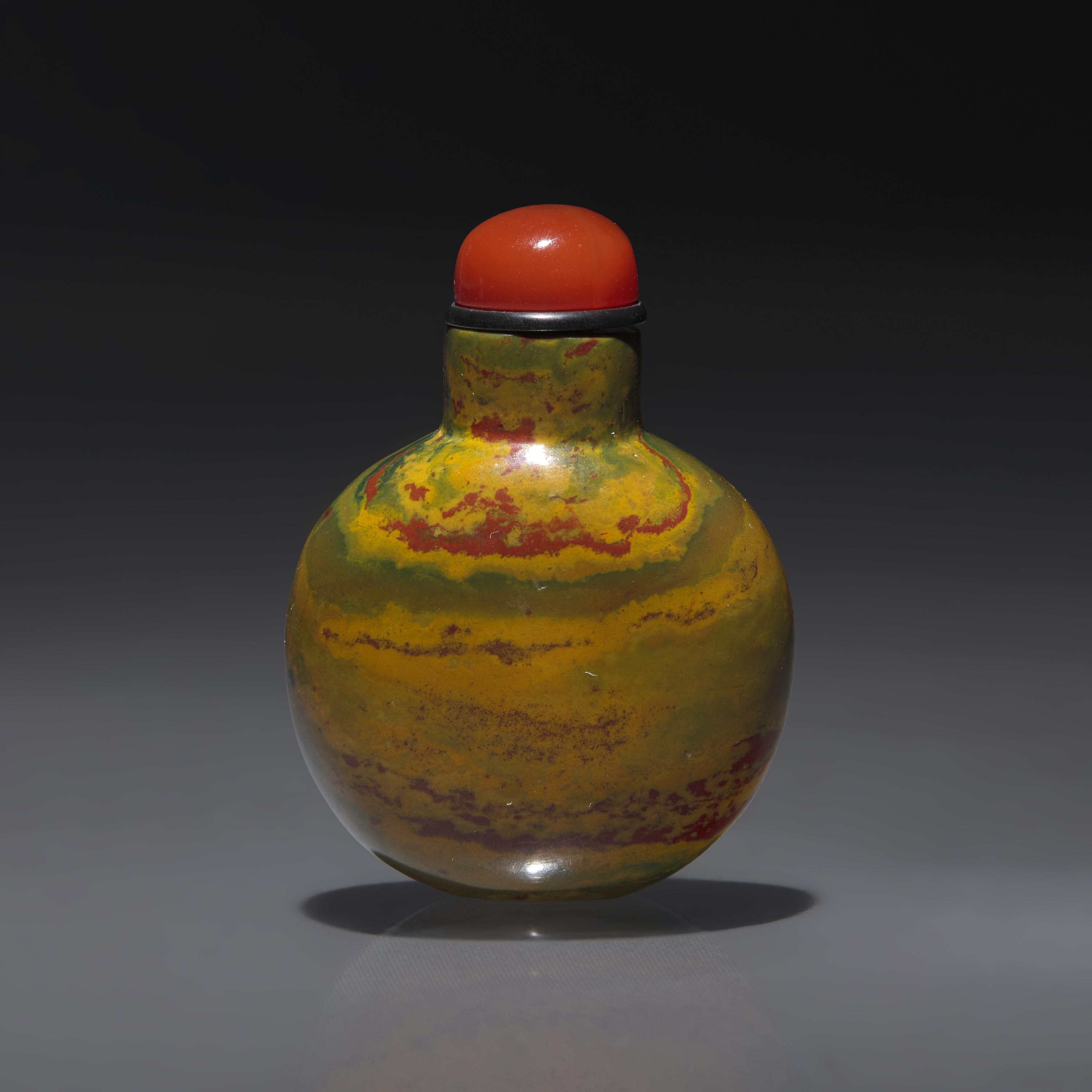 A Miniature Chinese Jasper Snuff Bottle, Qing Dynasty, Circa 1750-1860 — 1750–1860年 羊肝瑪瑙小鼻煙壺