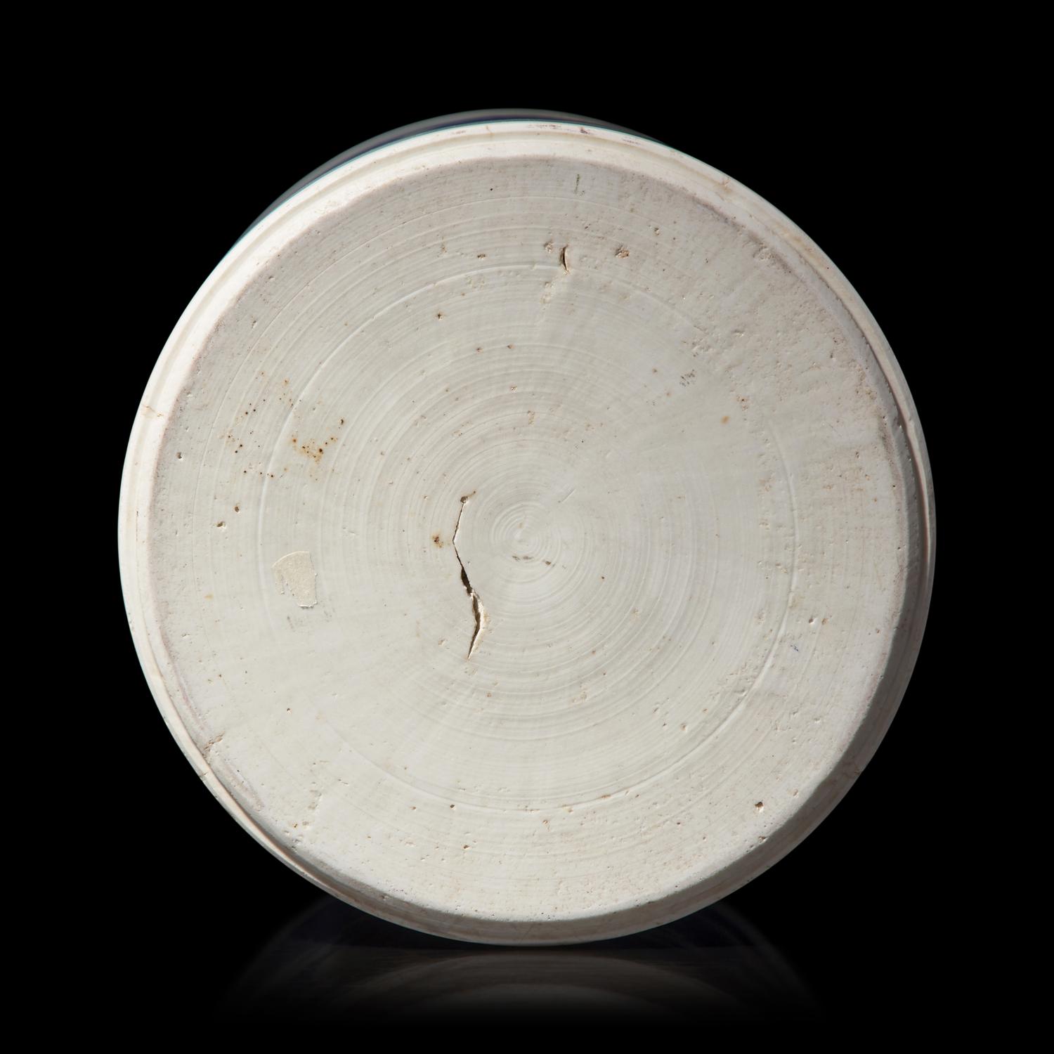A Large Chinese Blue and White Porcelain Brush Pot, Bitong , Transitional Period, 17th Century 明末清初過渡期 青花人物故事圖筆筒