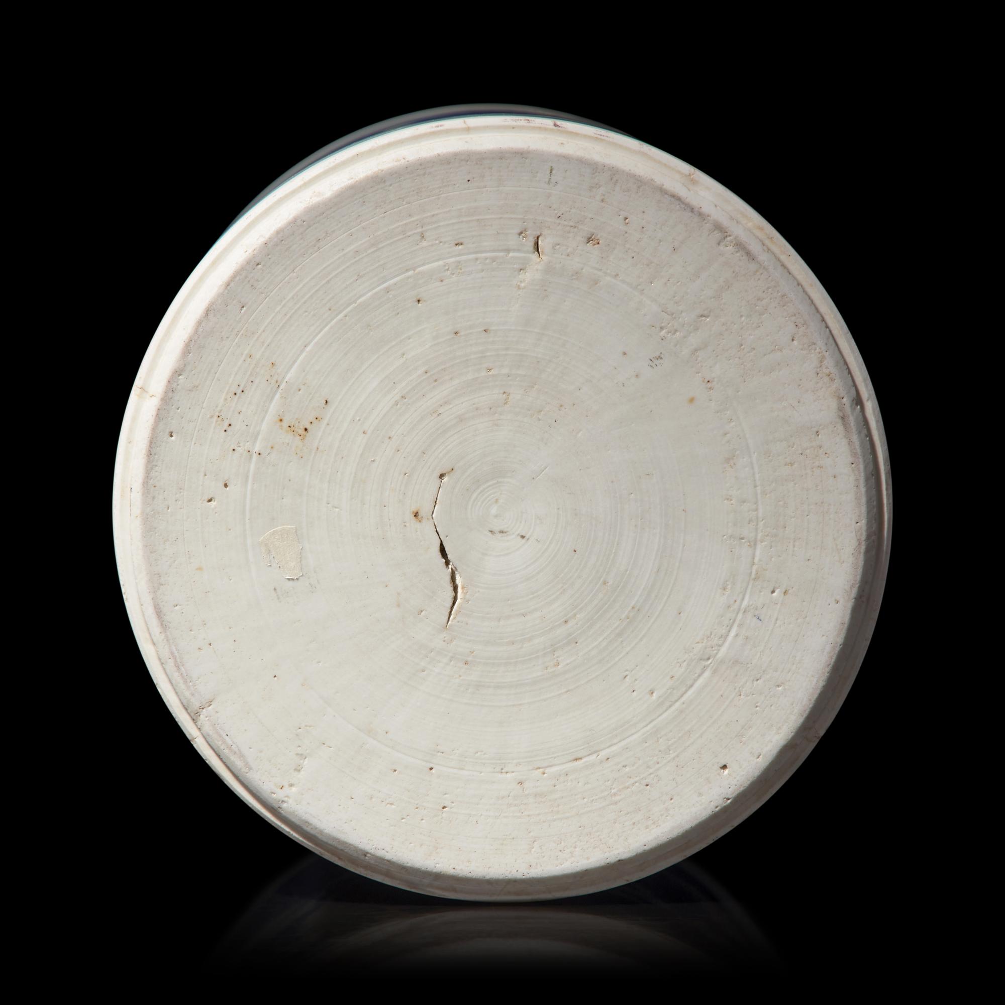 A Large Chinese Blue and White Porcelain Brush Pot, Bitong , Transitional Period, 17th Century 明末清初過渡期 青花人物故事圖筆筒