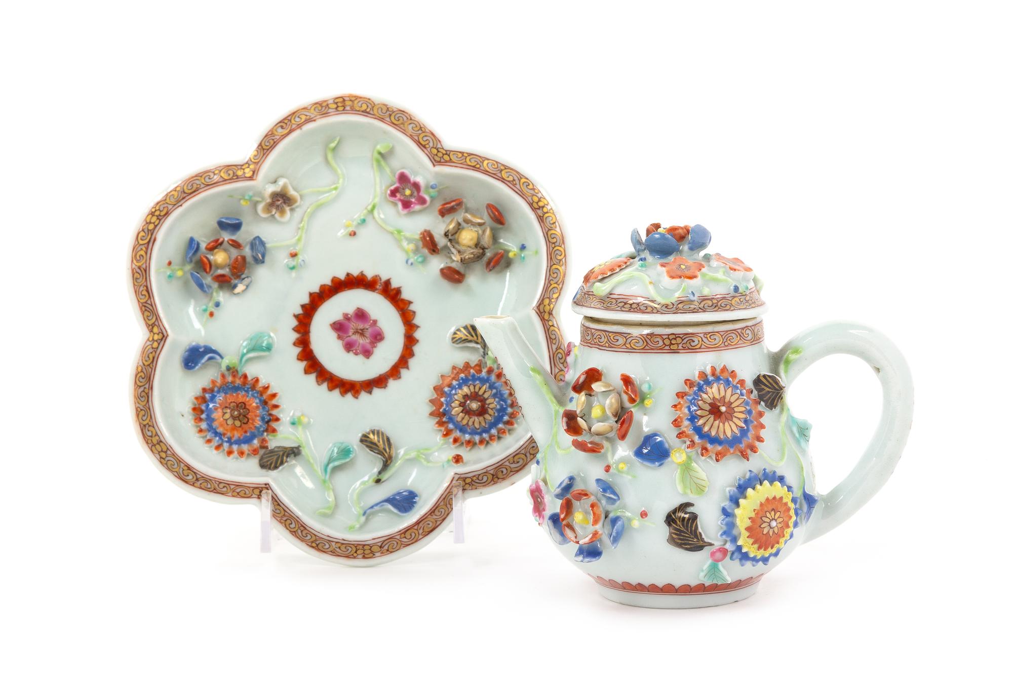 A Chinese Export Porcelain Teapot and Stand Height of teapot 5 1/2 inches. — 18TH/19TH CENTURY