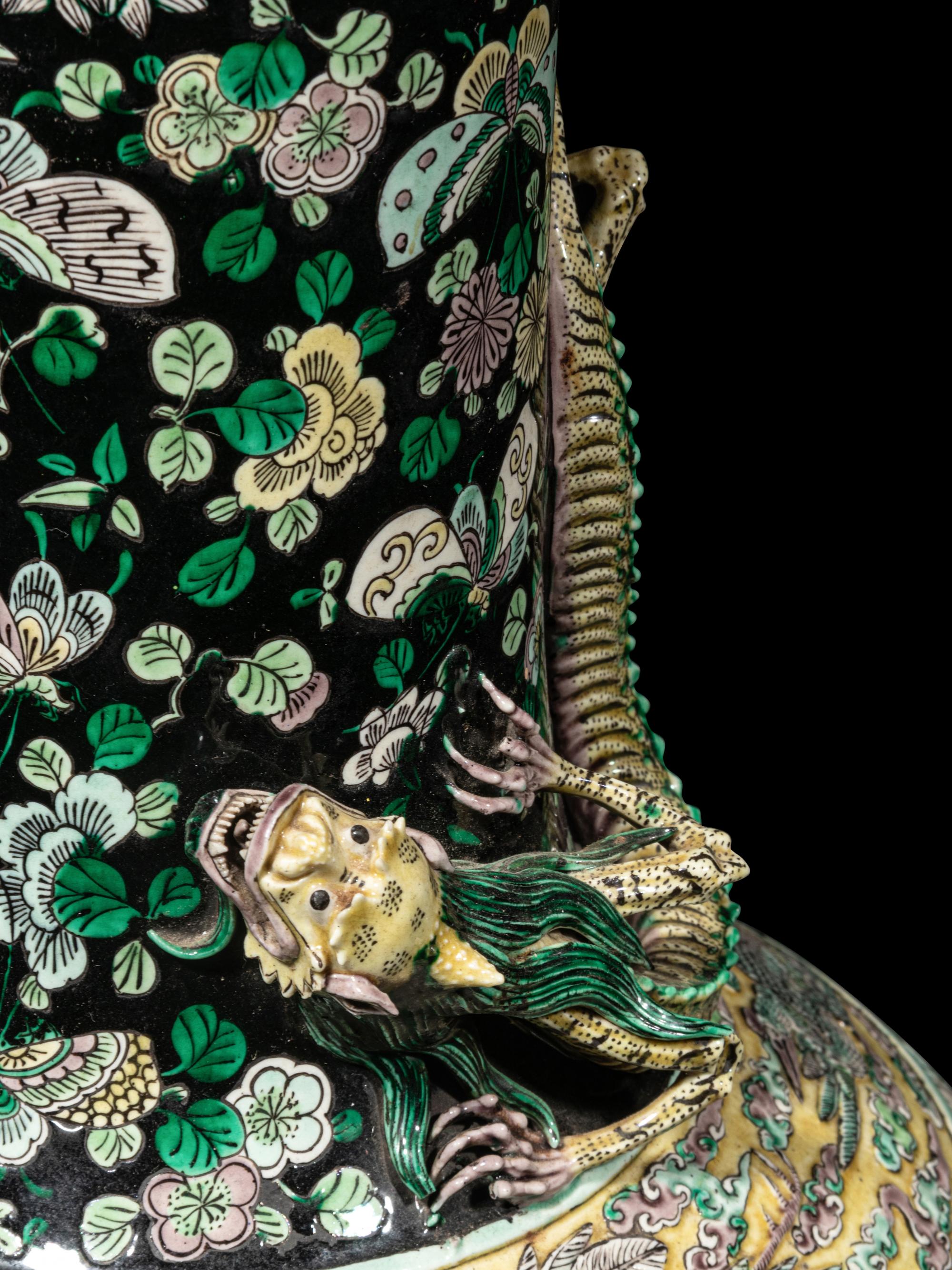 A Large Famille Verte Porcelain Reticulated Vase, Tianqiuping