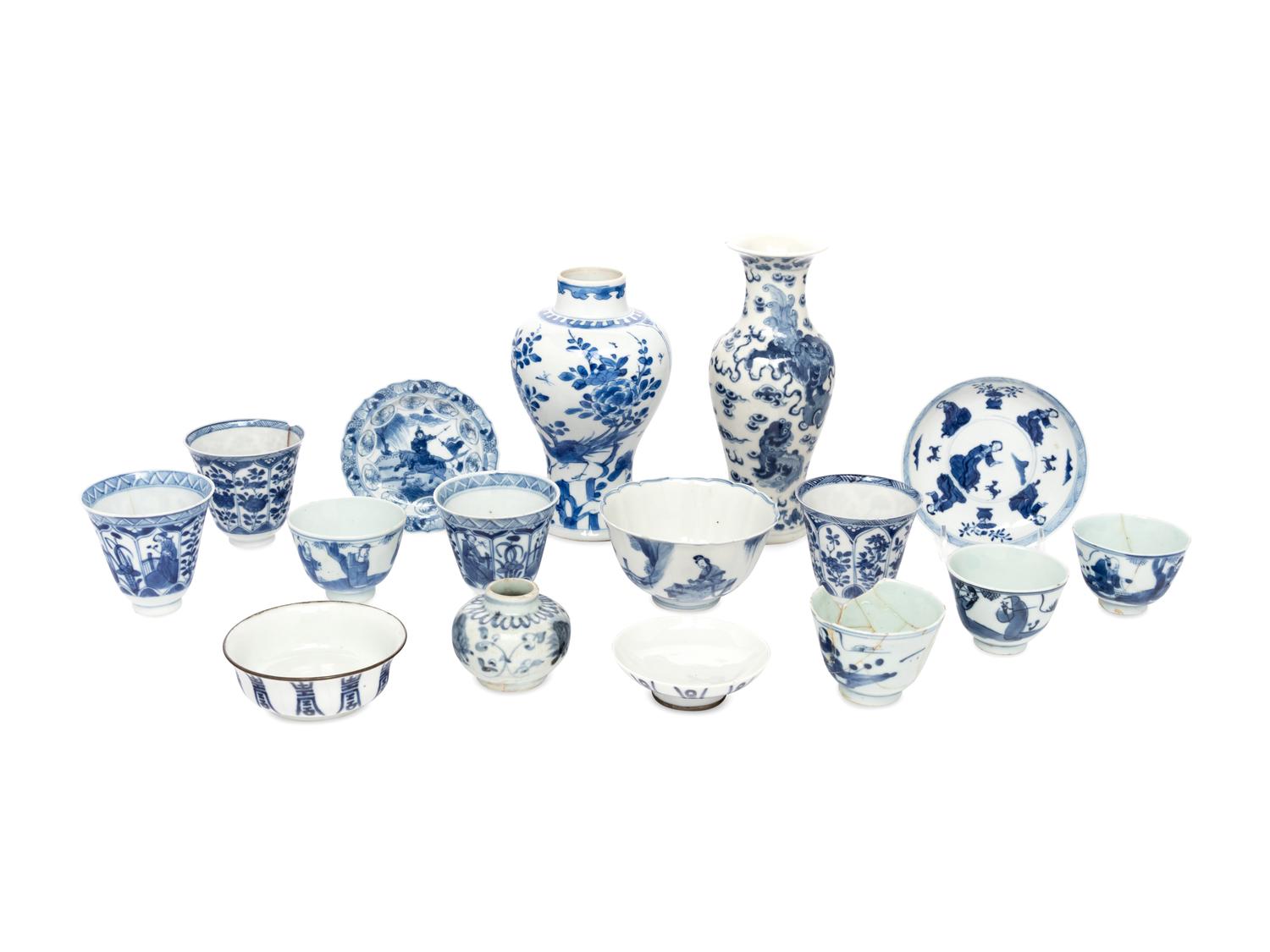 Sixteen Chinese Blue and White Porcelain Articles