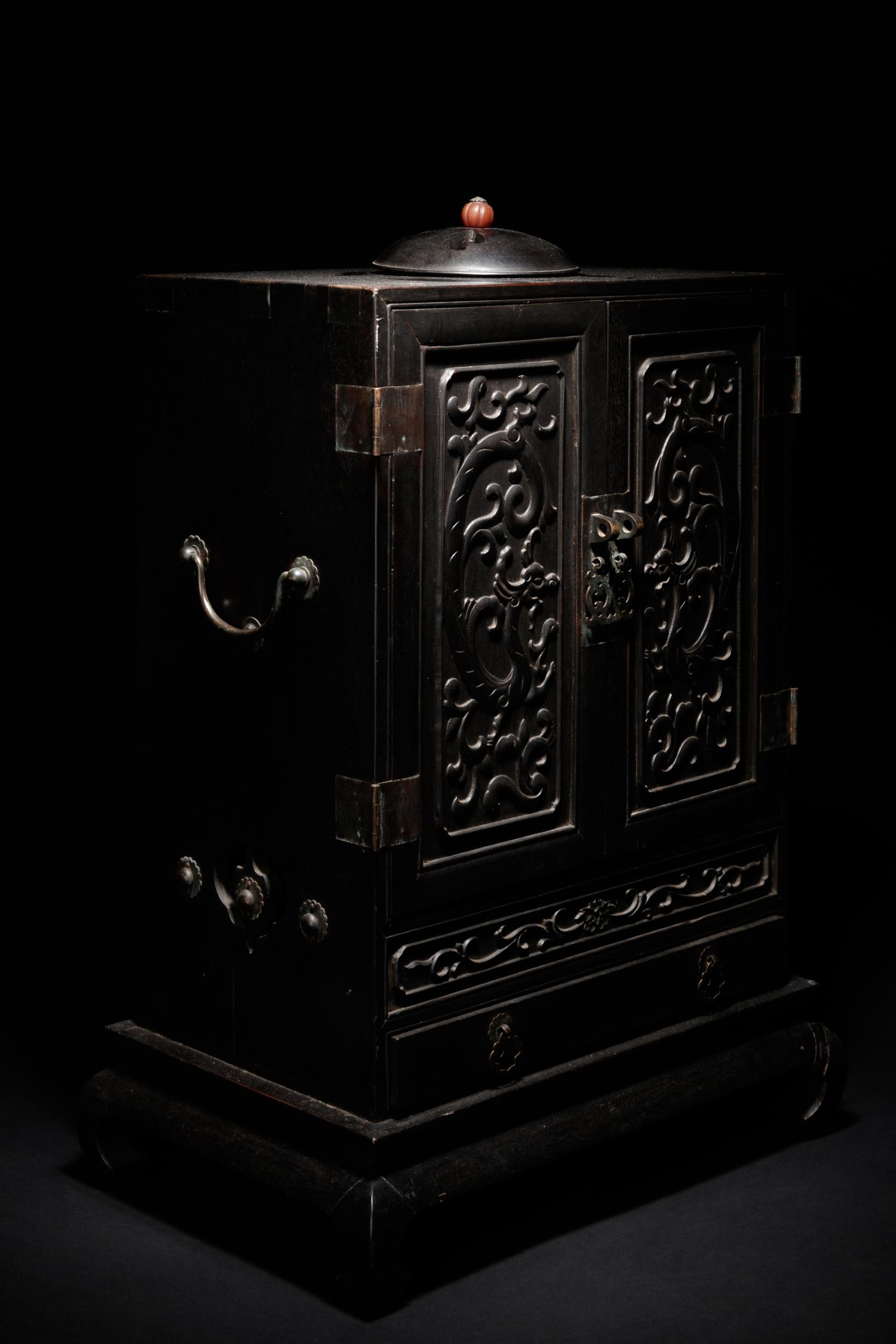A Zitan Wood Shrine, Fokan