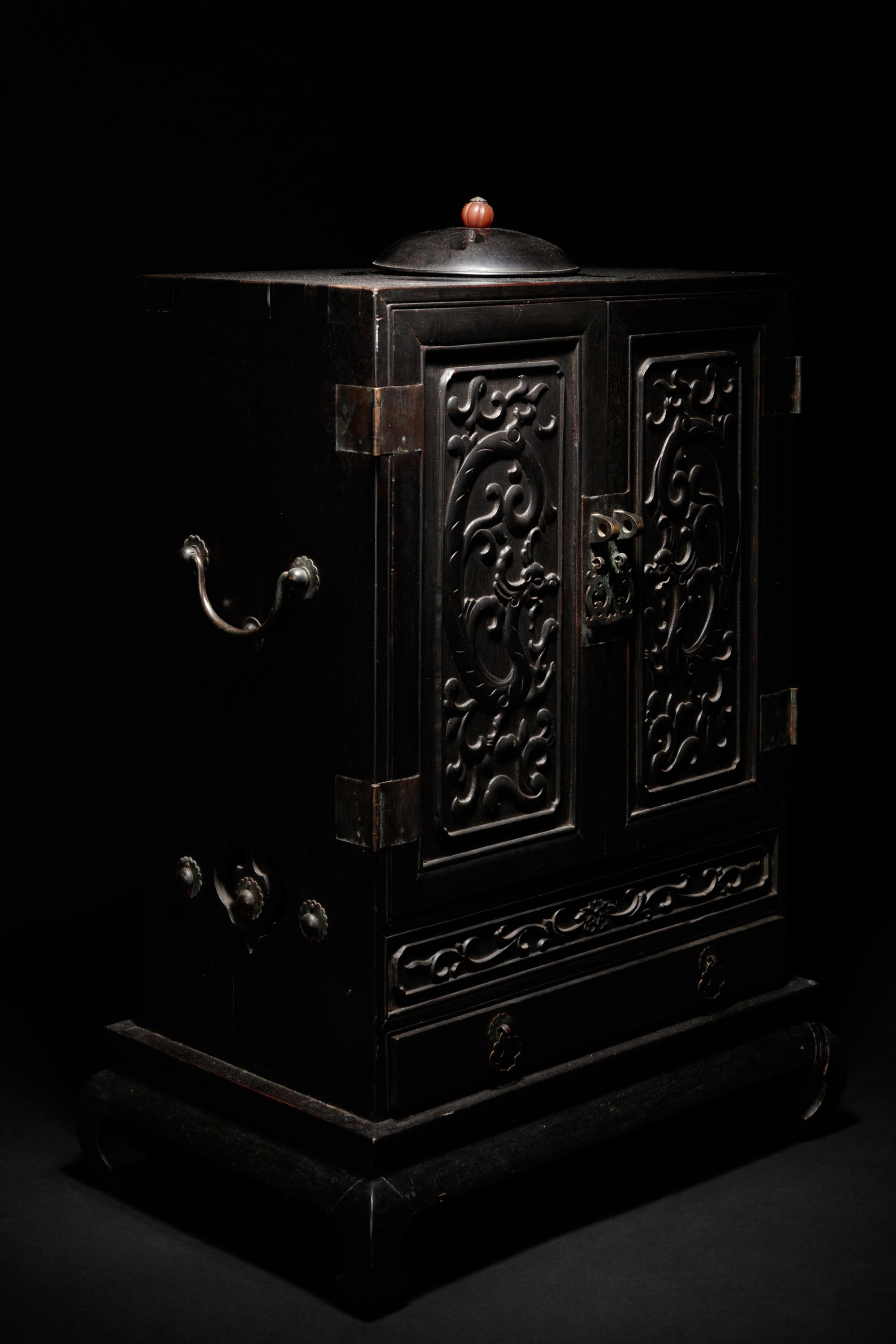 A Zitan Wood Shrine, Fokan
