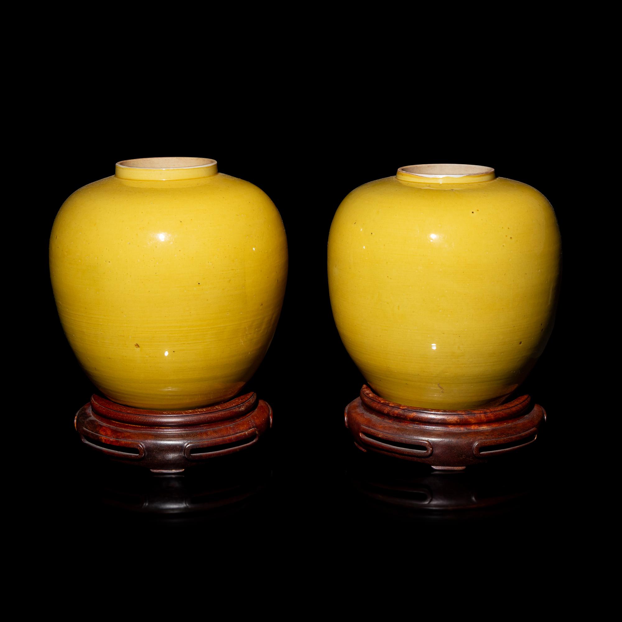A Pair of Chinese Yellow Glazed Jars, Early-Mid 20th Century 近代 黃釉罐一對