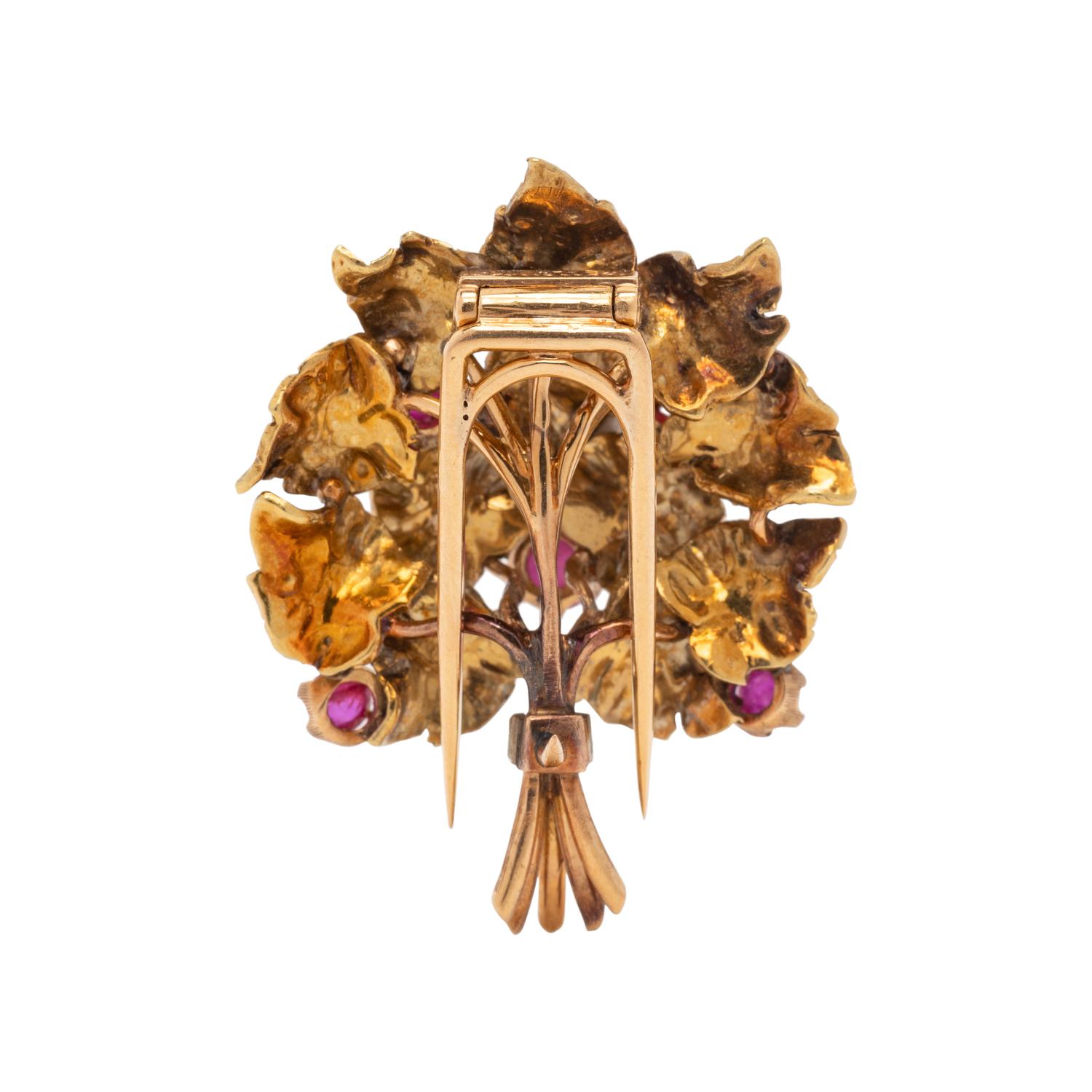 BUCCELLATI, TRICOLOR GOLD AND RUBY BROOCH