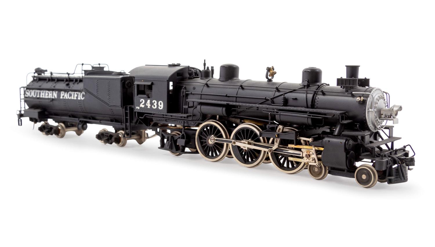 A Tenshodo Polychrome HO-Gauge Southern Pacific 4-6-2 Locomotive and Tender