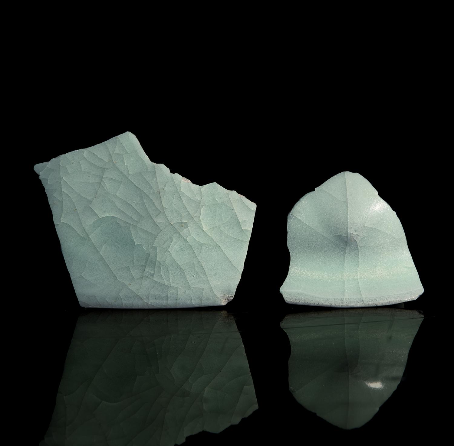 Two Rare Guanyao Celadon Fragments, Southern Song Dynasty 南宋 官窯粉青釉瓷片兩件