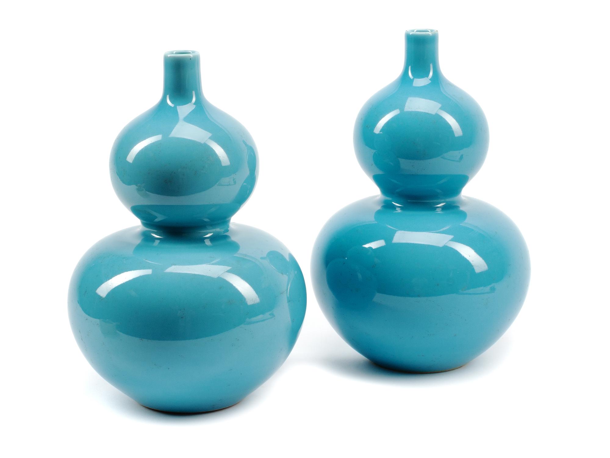 A Pair of Chinese Export Porcelain Vases