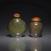Two Chinese Teadust-Glazed Snuff or Medicine Bottles, 19th Century — 清晚期 茶葉末釉鼻烟壺兩支