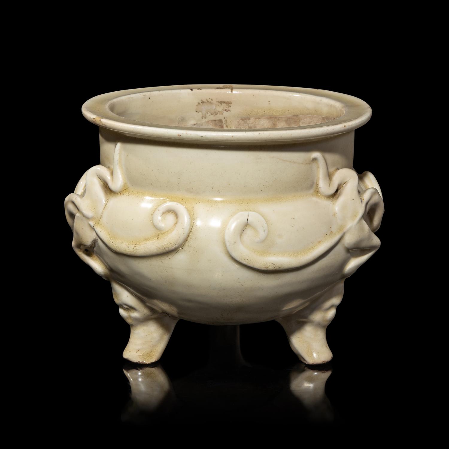 A Chinese White Glazed Tripod Incense Burner, Yuan to Ming Dynasty 元-明 白釉雙龍趕珠紋鬲式爐